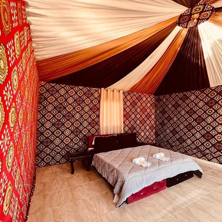 Wadi Rum Bedouin Tour With A Camp Esterno foto