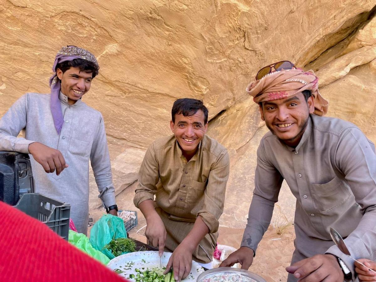Wadi Rum Bedouin Tour With A Camp Esterno foto
