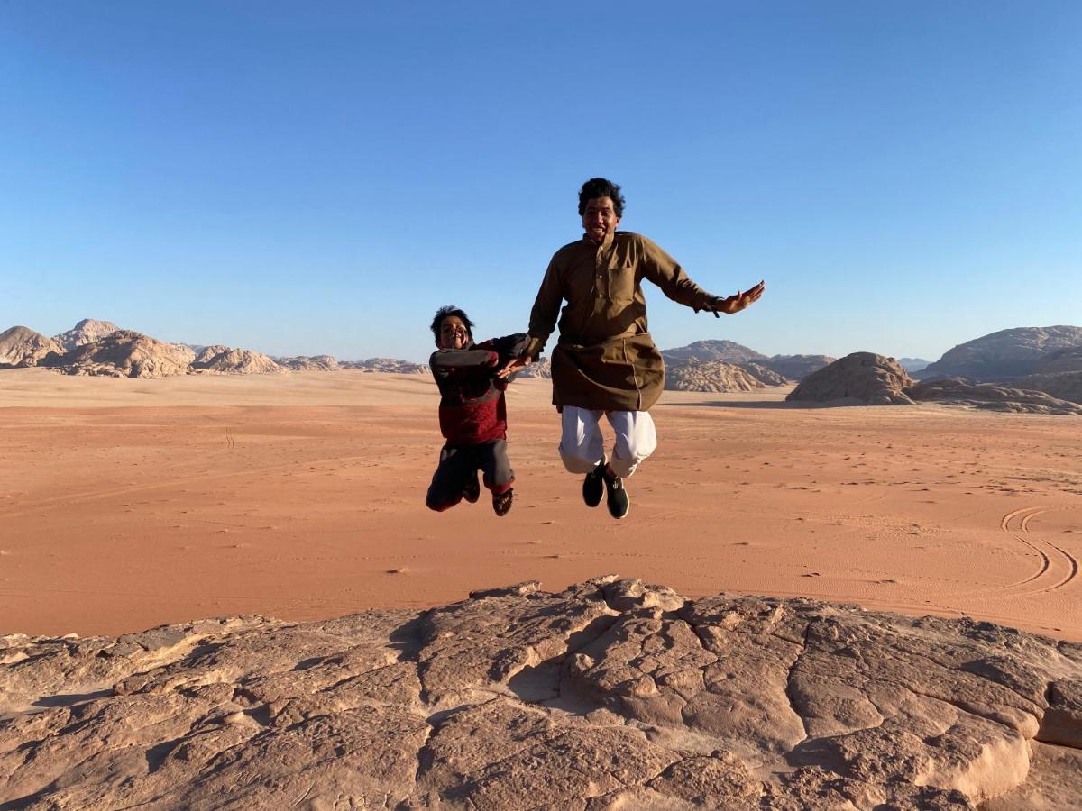 Wadi Rum Bedouin Tour With A Camp Esterno foto