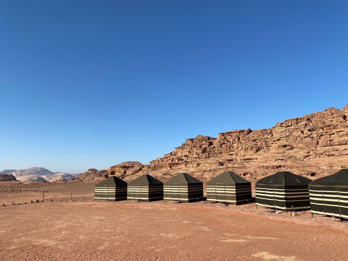 Wadi Rum Bedouin Tour With A Camp Esterno foto
