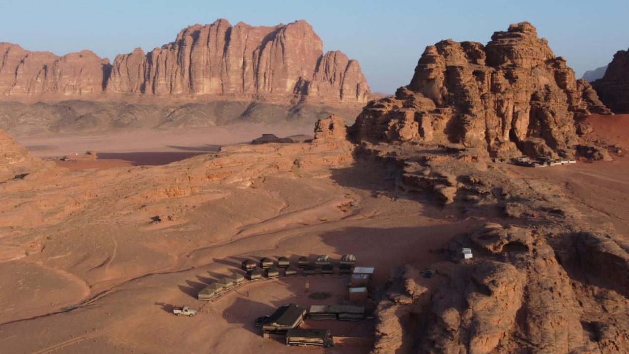 Wadi Rum Bedouin Tour With A Camp Esterno foto