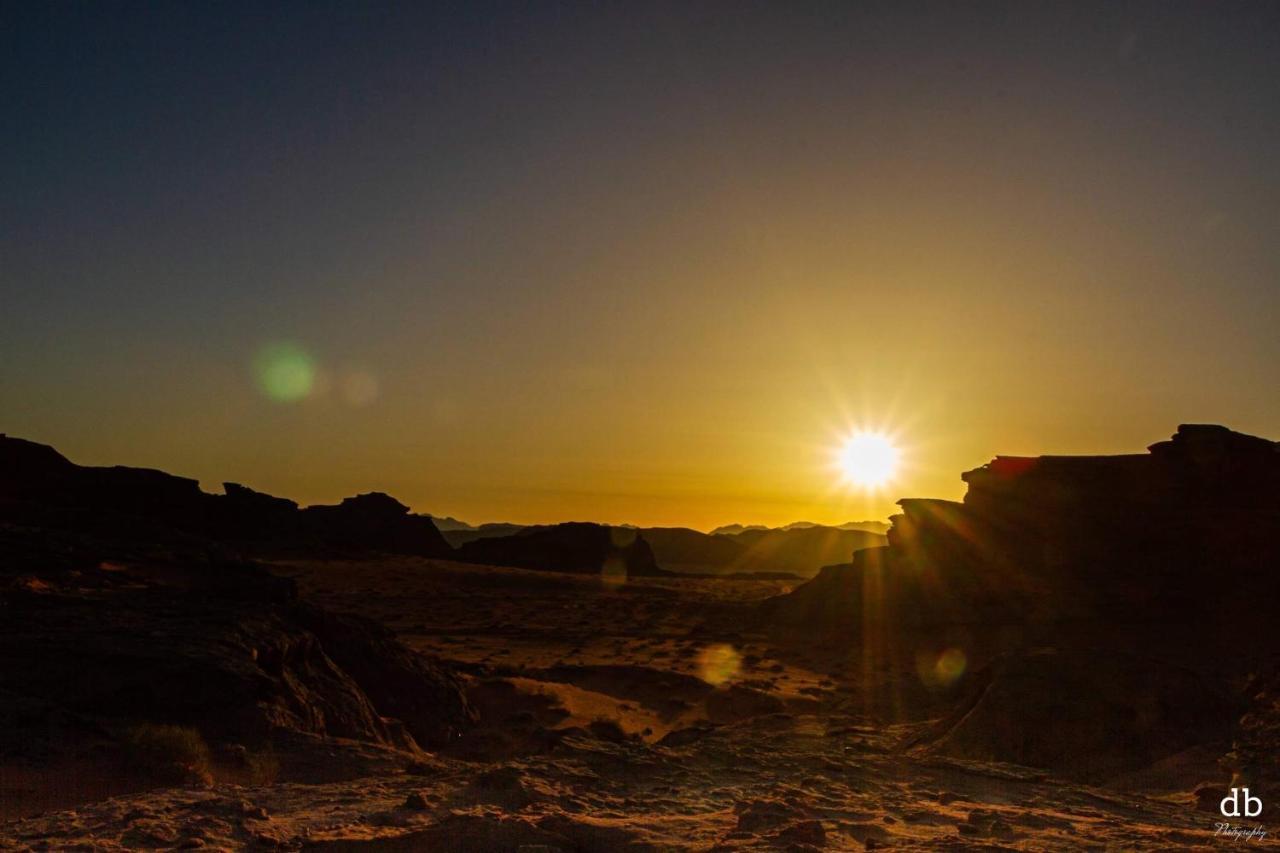 Wadi Rum Bedouin Tour With A Camp Esterno foto