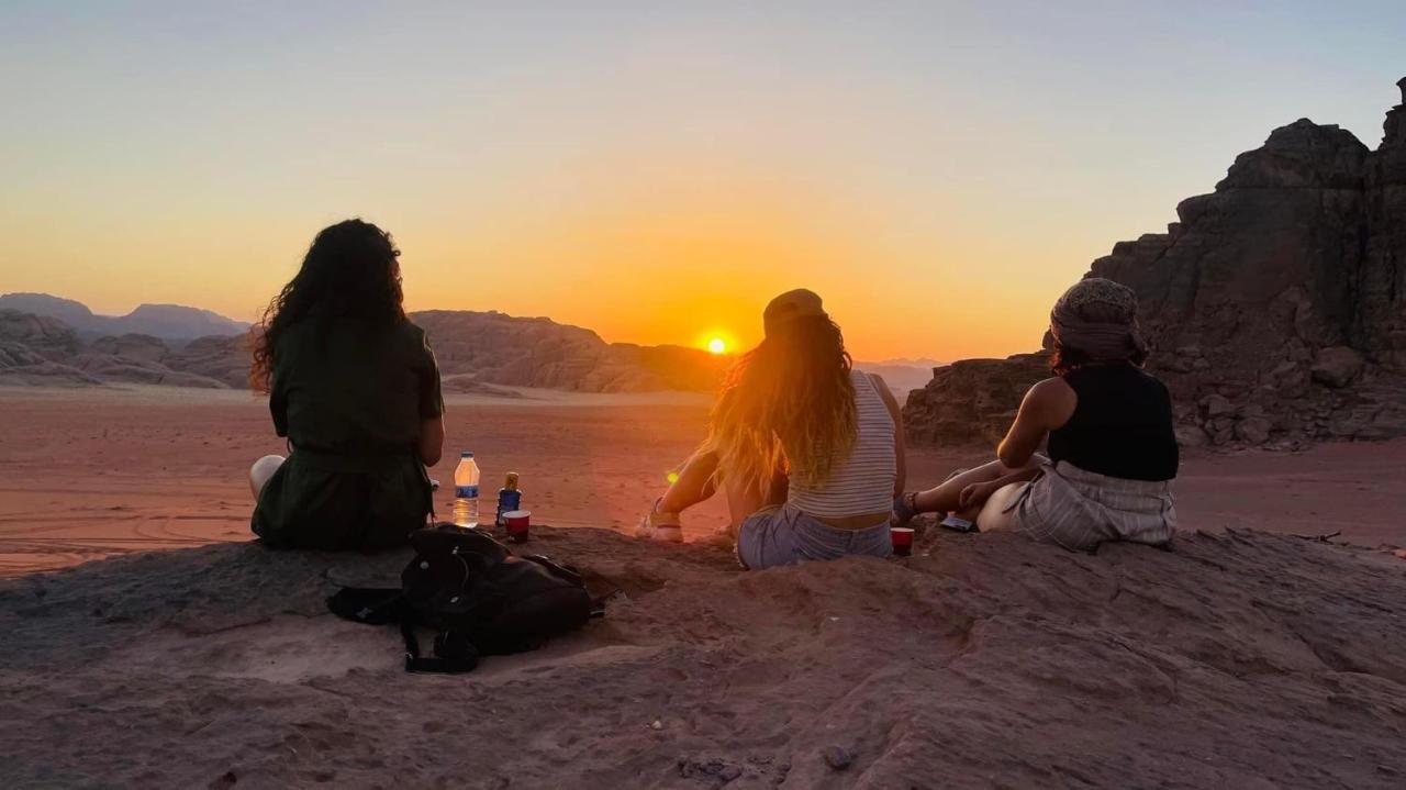 Wadi Rum Bedouin Tour With A Camp Esterno foto