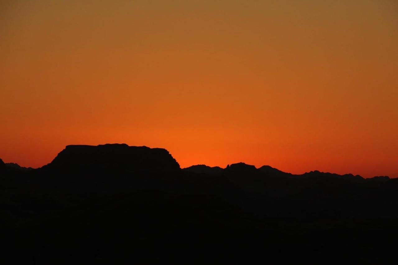 Wadi Rum Bedouin Tour With A Camp Esterno foto
