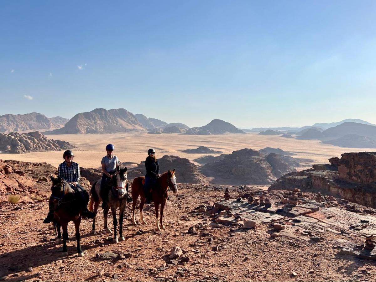 Wadi Rum Bedouin Tour With A Camp Esterno foto