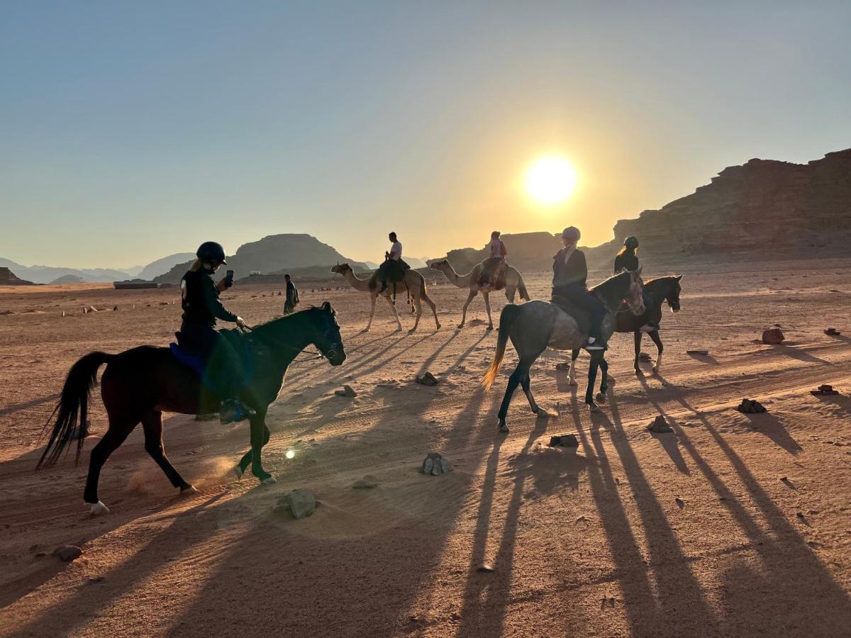 Wadi Rum Bedouin Tour With A Camp Esterno foto