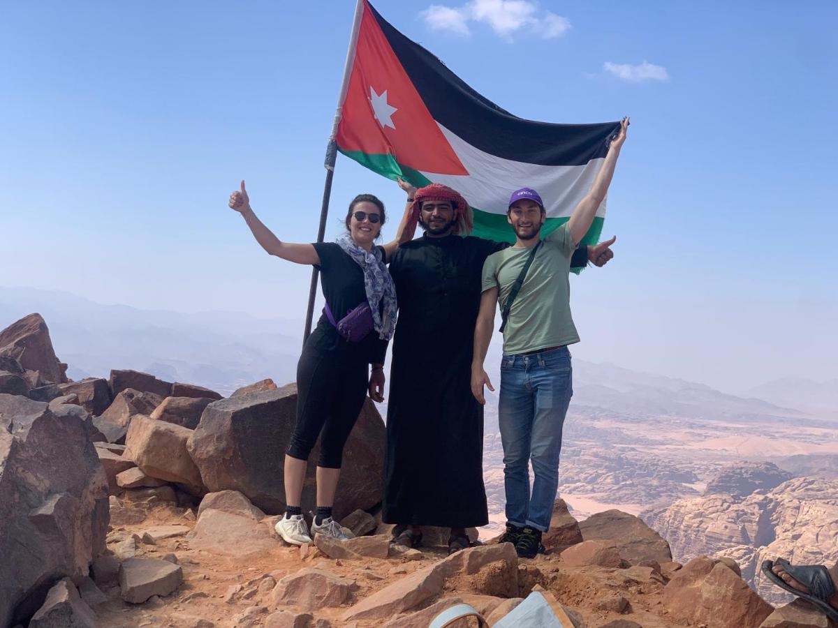 Wadi Rum Bedouin Tour With A Camp Esterno foto