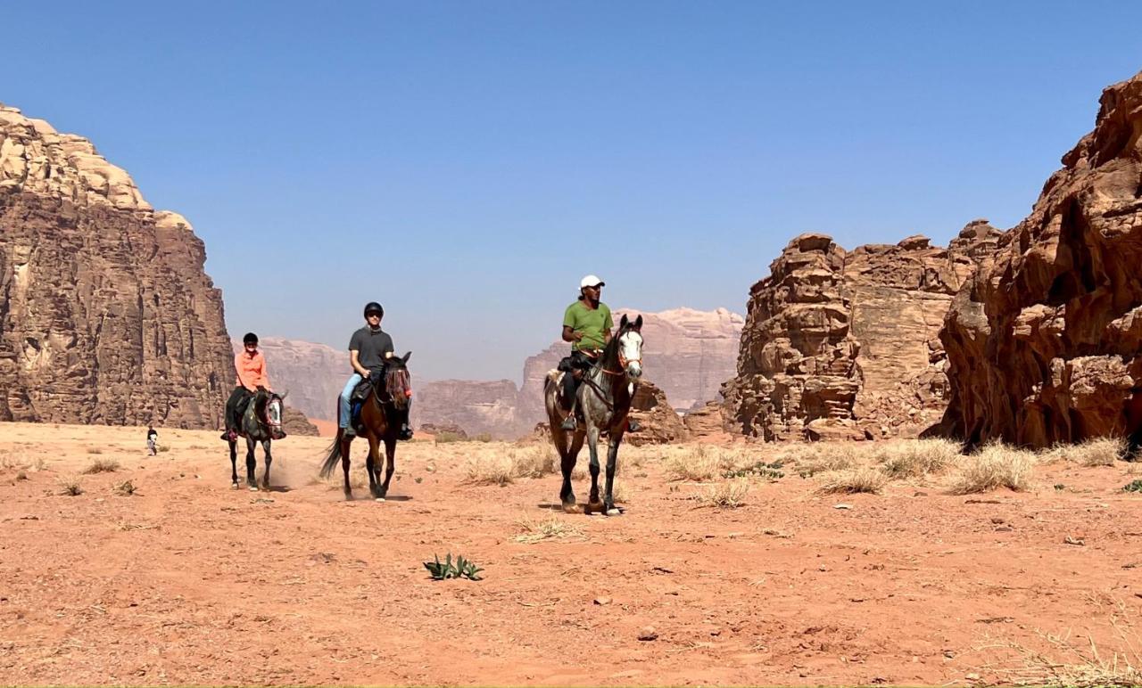 Wadi Rum Bedouin Tour With A Camp Esterno foto