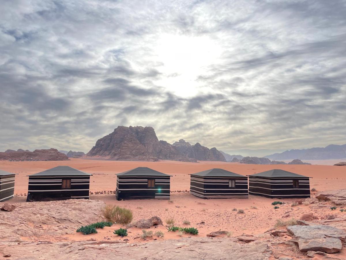 Wadi Rum Bedouin Tour With A Camp Esterno foto
