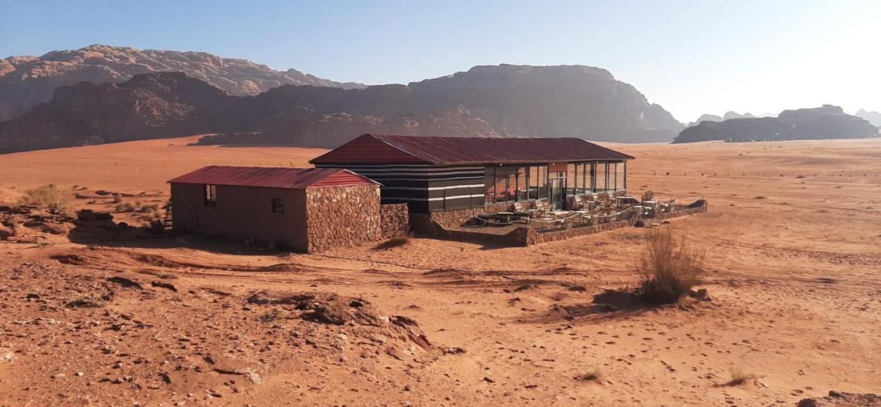 Wadi Rum Bedouin Tour With A Camp Esterno foto