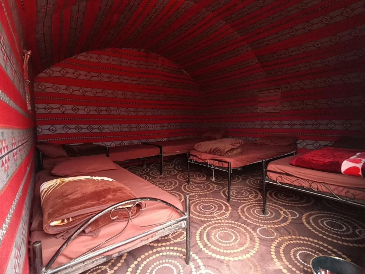 Wadi Rum Bedouin Tour With A Camp Esterno foto