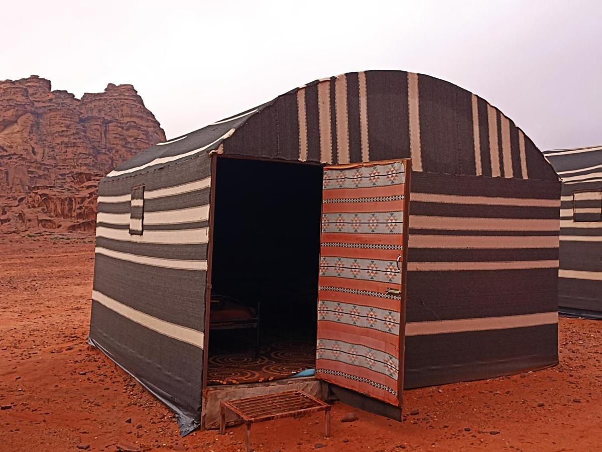 Wadi Rum Bedouin Tour With A Camp Esterno foto