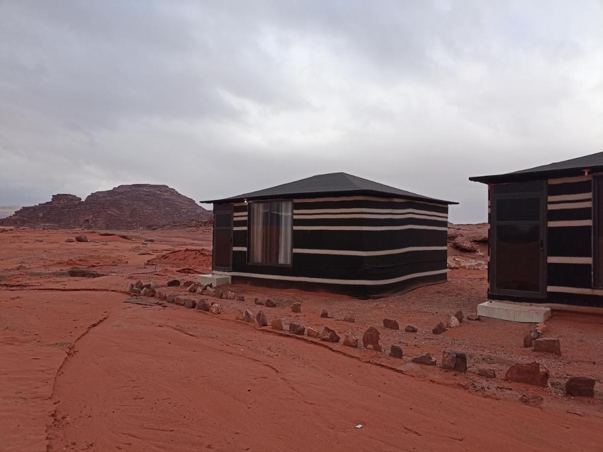 Wadi Rum Bedouin Tour With A Camp Esterno foto