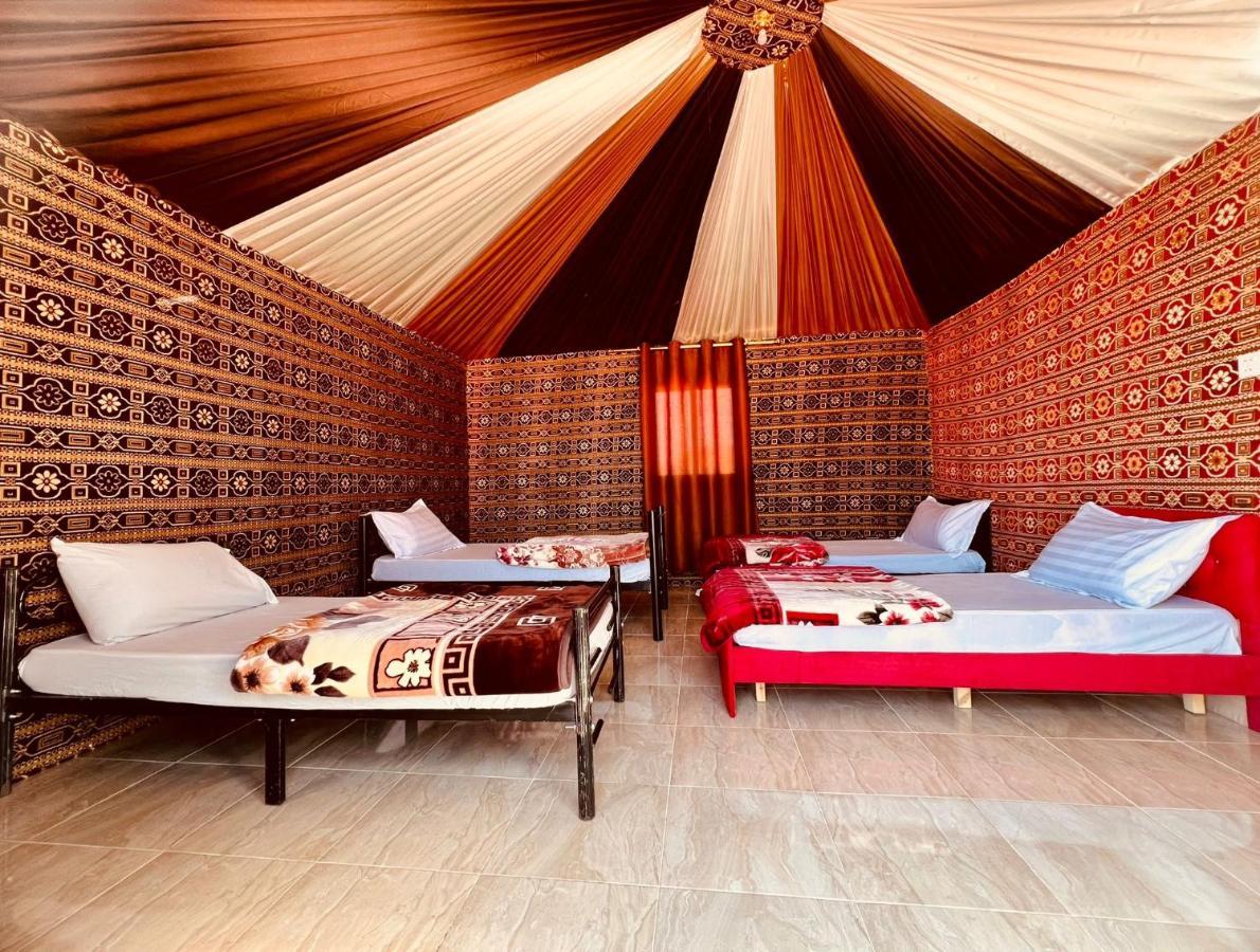Wadi Rum Bedouin Tour With A Camp Esterno foto
