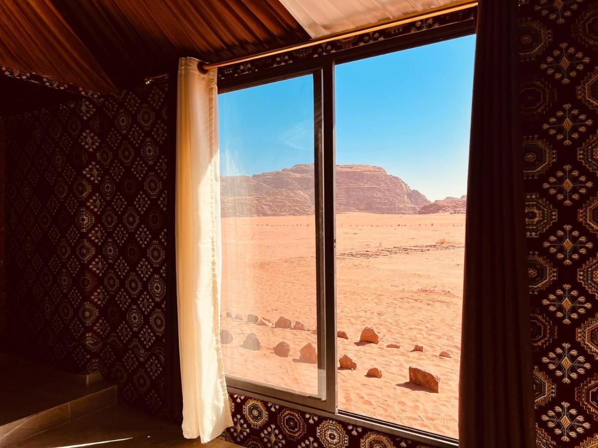 Wadi Rum Bedouin Tour With A Camp Esterno foto