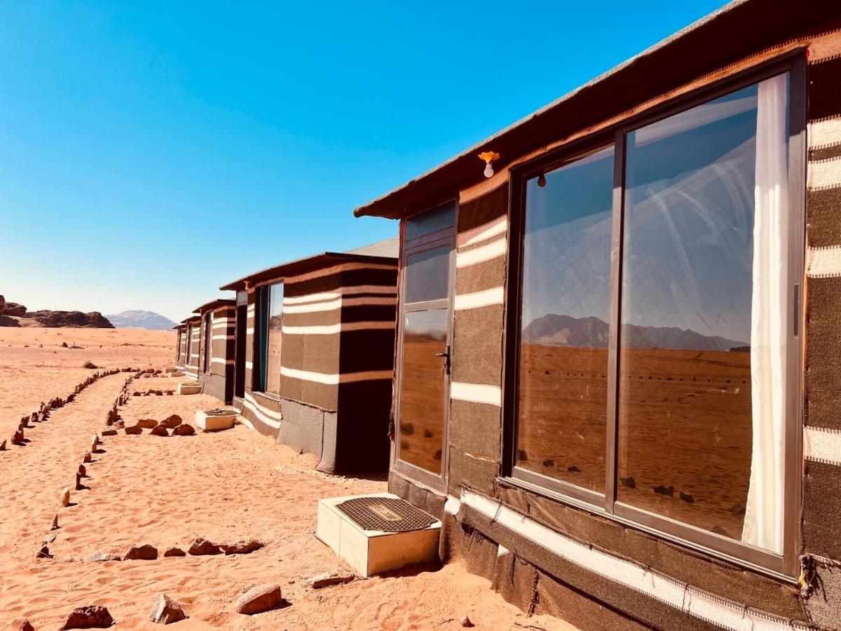 Wadi Rum Bedouin Tour With A Camp Esterno foto