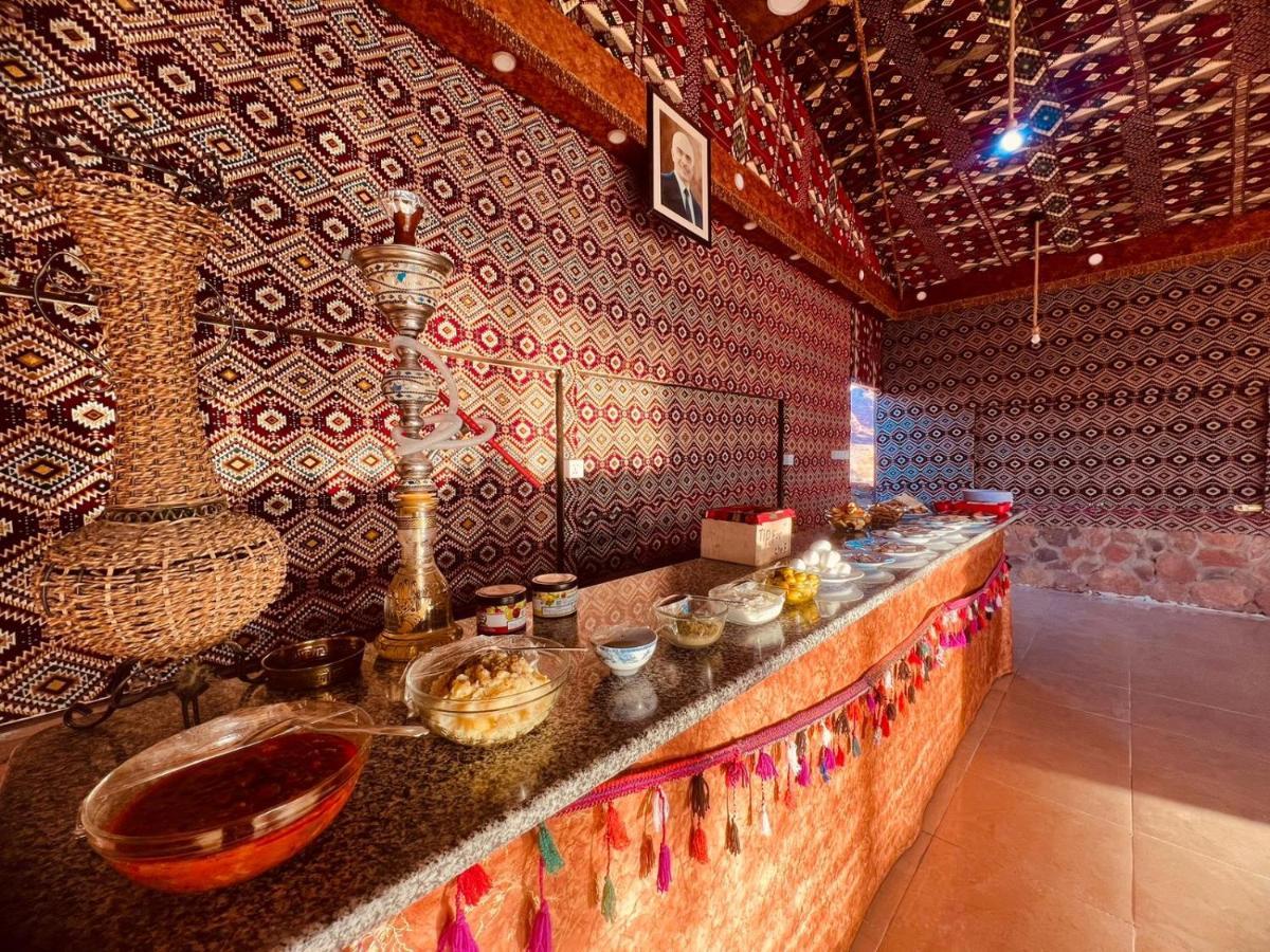 Wadi Rum Bedouin Tour With A Camp Esterno foto